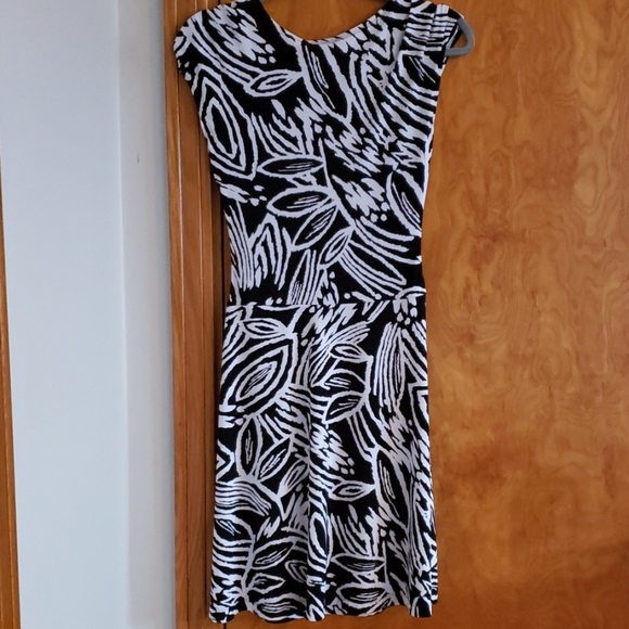 Dress - Picture 6 of 6